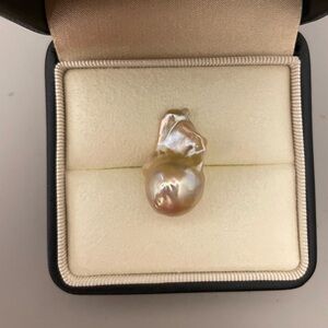 Natural Baroque Pearl